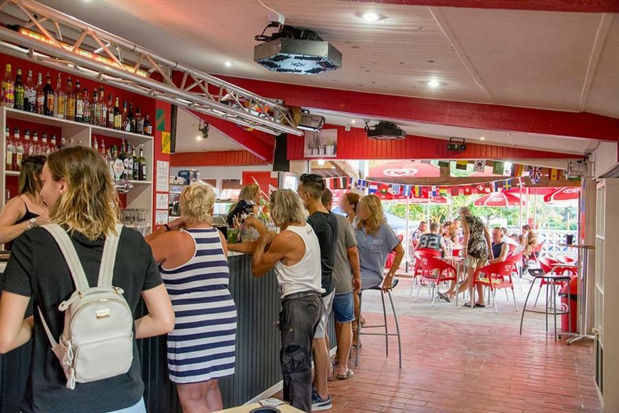 Hotel Camping Les Amandiers - Maeva Gallargues-le-Montueux Esterno foto
